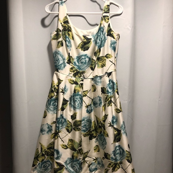 Ann Taylor Dresses & Skirts - Ann Taylor Silk Dress!